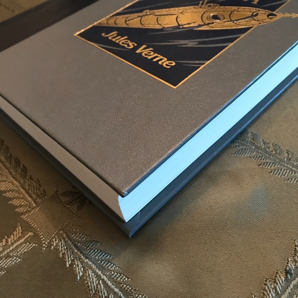 Reader’s Digest Twenty Thousand Leagues Under the Sea book - Picture 3 of 4